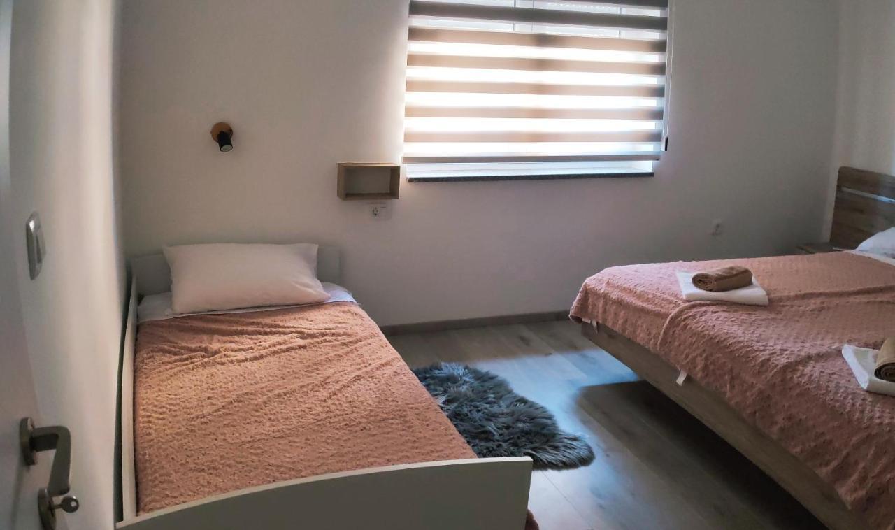 Apartman Levi Пула Екстериор снимка