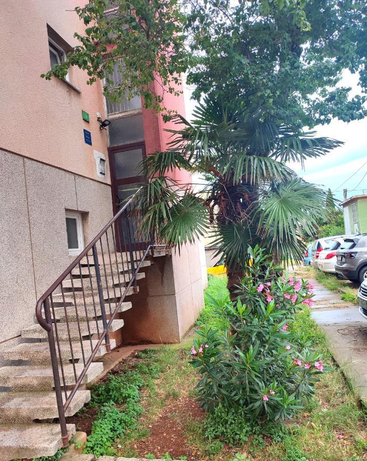 Apartman Levi Пула Екстериор снимка